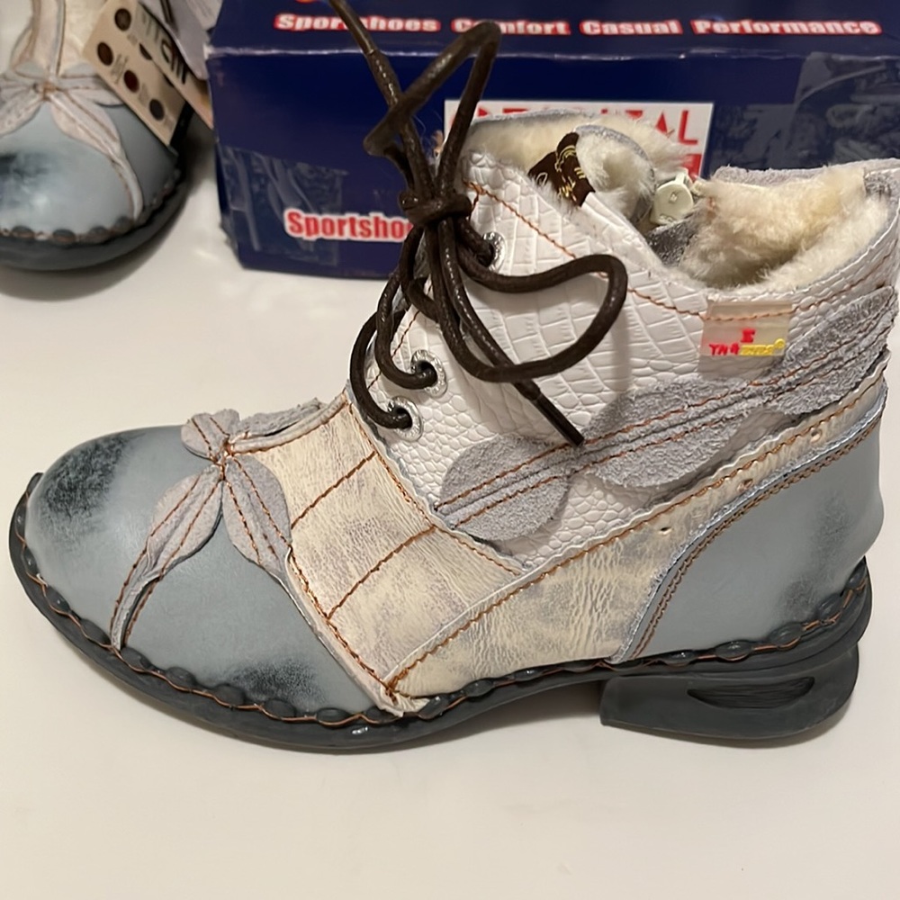 Cute Boots! - Picture 3 of 6